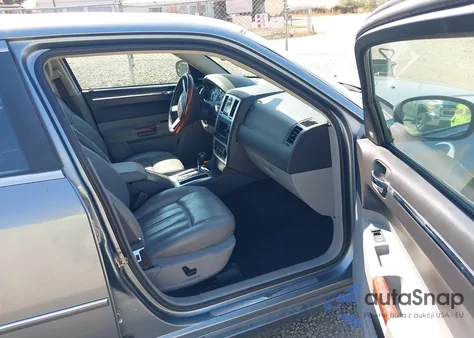 2006 Chrysler 300C z USA, uszkodzony, nr VIN 2C3LA63H36H408290